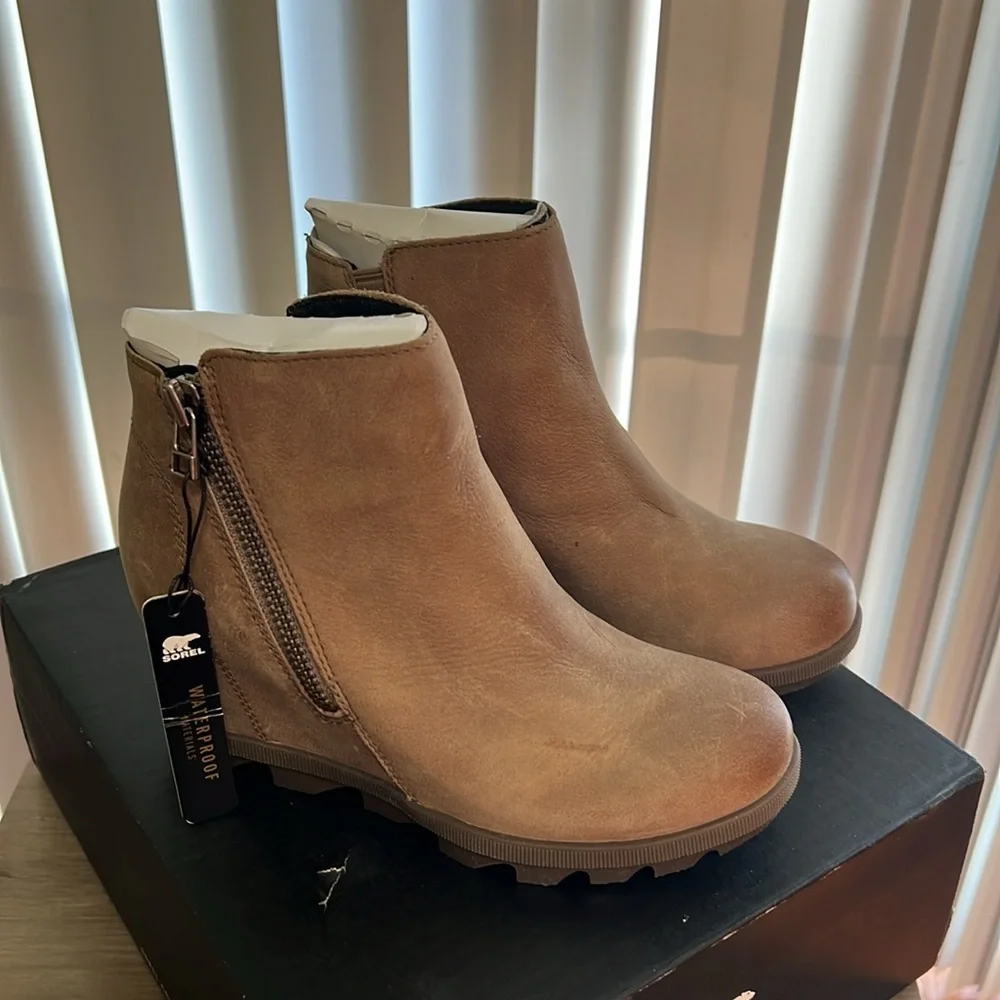 Sorel Women's Joan of Arctic Wedge II Zipper Fashion Boot Size 5
